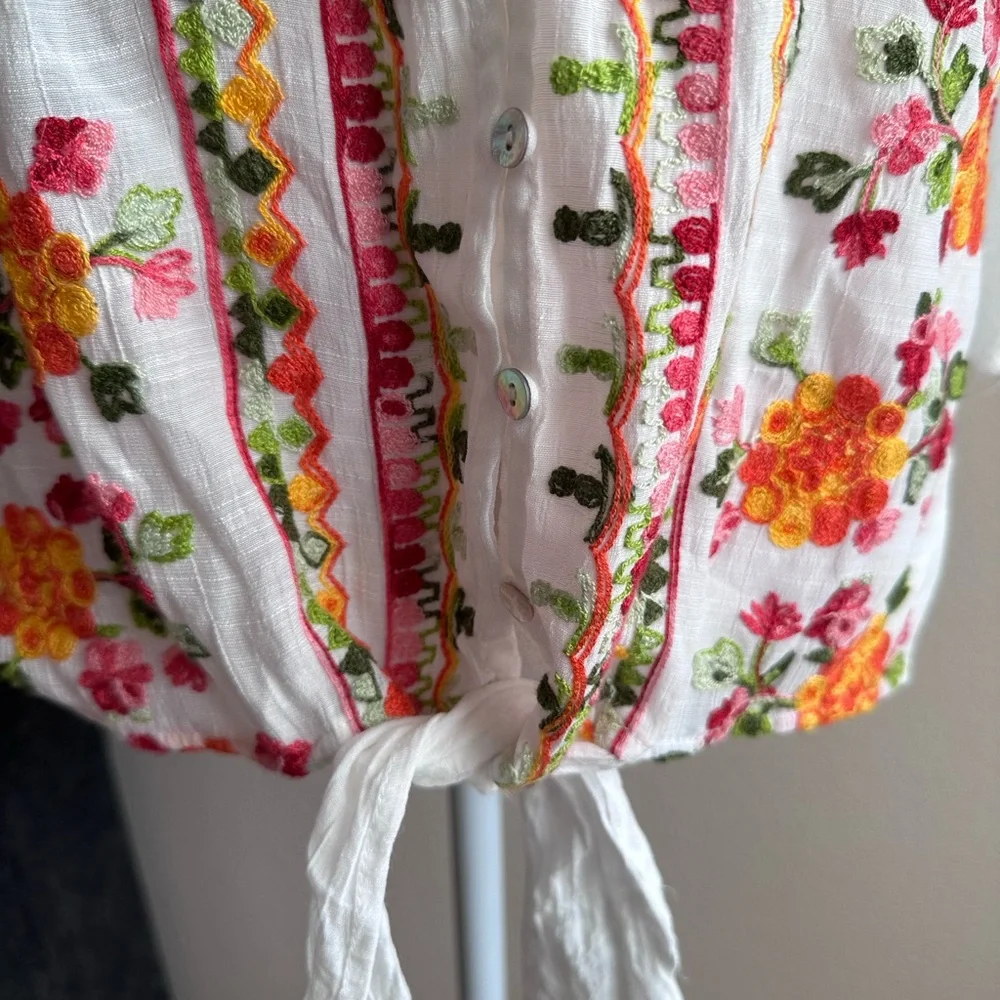 Embroidered Floral Blouse - Picture 5 of 12
